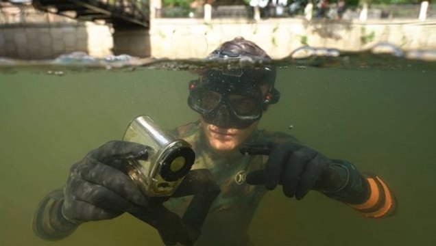 Les trouvailles insolites de ce chasseur de trésors sous-marins