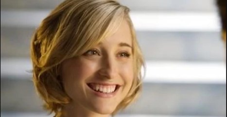 Allisson Mack (Smalville) serait derrière une secte sexuelle