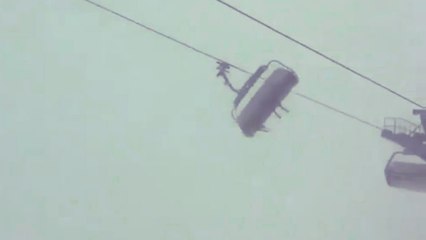 Autriche : deux skieurs sont bloqués sur un télésiège en pleine tempête Eleanor