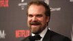 Stranger Things: David Harbour perd un pari avec une fan et cède à sa demande complètement folle