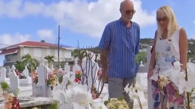 Ils parcourent 7000 km pour se recueillir sur la tombe de Johnny Hally­day à Saint-Barth