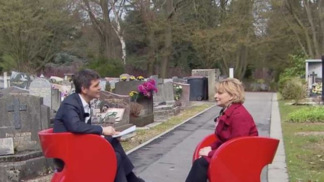Complément d'enquête : retour sur cet épisode tournée en plein cimetière, qui a fait scandale