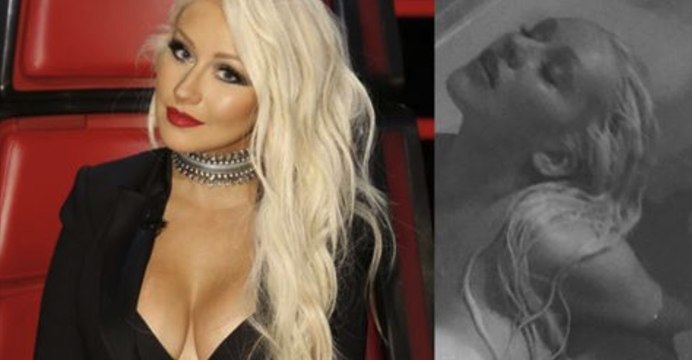 Christina Aguilera partage une série de photos très chaudes dans son bain