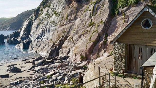 Passez des vacances totalement en autarcie sur votre propre plage au Royaume-Uni !