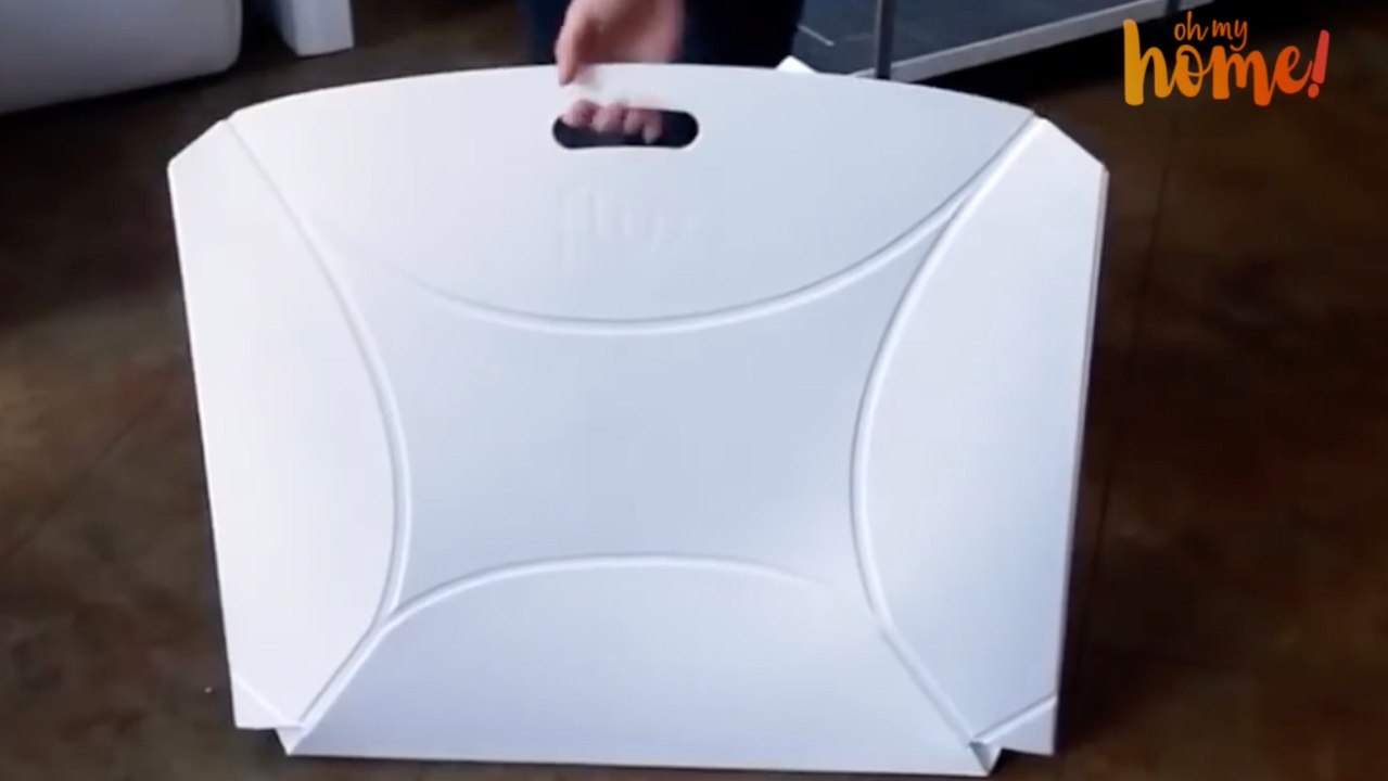 Ce carton se transforme en chaise