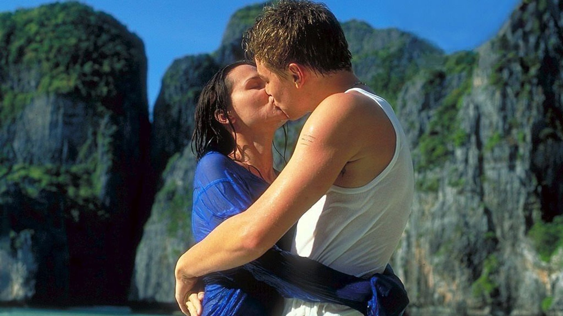 Virginie Ledoyen Et Leonardo Dicaprio Virginie Ledoyen : la scène d'amour avec Leonardo DiCaprio n'était "pas  glam du tout" à tourner - Vidéo Dailymotion