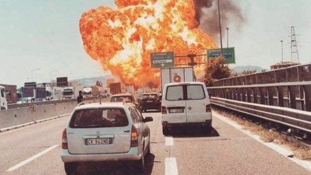 Italie: l'explosion spectaculaire d’un camion citerne à Bologne