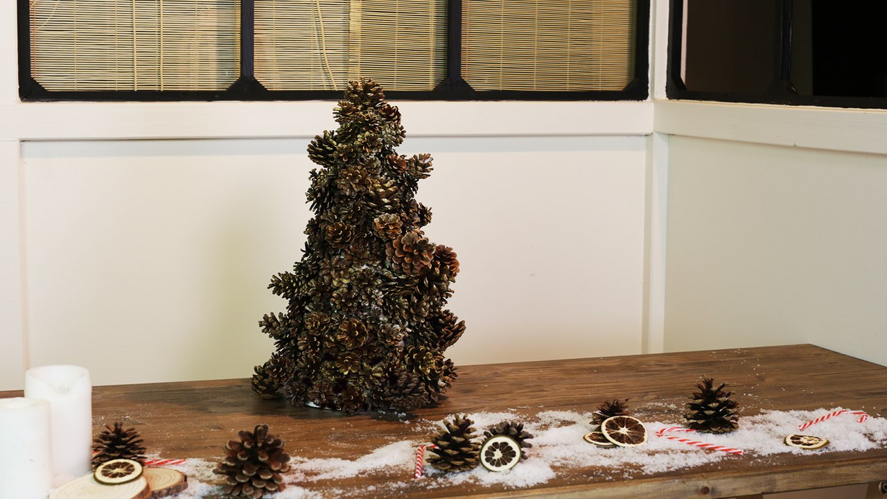 Fabriquer un sapin avec des pommes de pin