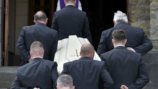 Je redoute le moment où tu commenceras à me manquer : le discours déchirant de Lou, la fille de Maurane, aux obsèques de sa mère