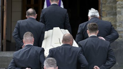 "Je redoute le moment où tu commenceras à me manquer" : le discours déchirant de Lou, la fille de Maurane, aux obsèques de sa mère