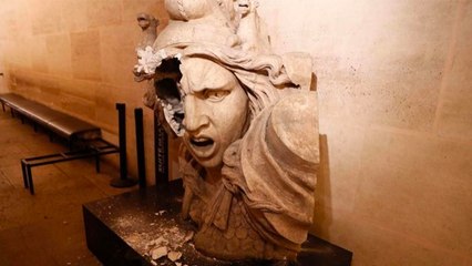 Gilets jaunes : les images choquantes de l'intérieur de l'Arc de Triomphe saccagé par des casseurs