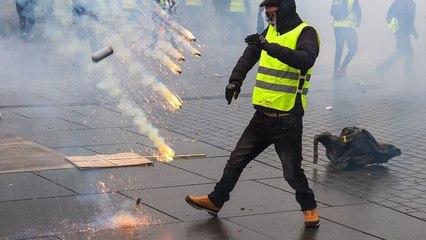 "Gilets jaunes" : le récit glaçant d'Antoine, qui a eu la main arrachée pendant la manifestation