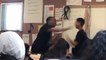 États-Unis : après avoir reçu des insultes racistes de la part d'un élève, un enseignant le frappe violemment