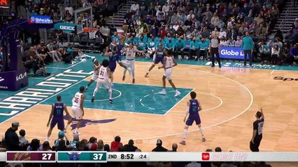 Kelly Oubre tried to get the highlight of the year 