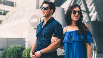 Son mec la trompe, elle le largue au plein milieu de son discours d'anniversaire