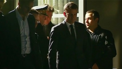 Emmanuel Macron se fait huer et insulter lors d'une visite surprise dans la préfecture incendiée du Puy-en-Velay