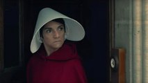 Florence Foresti parodie The Handmaid's Tale, et c'est très drôle !