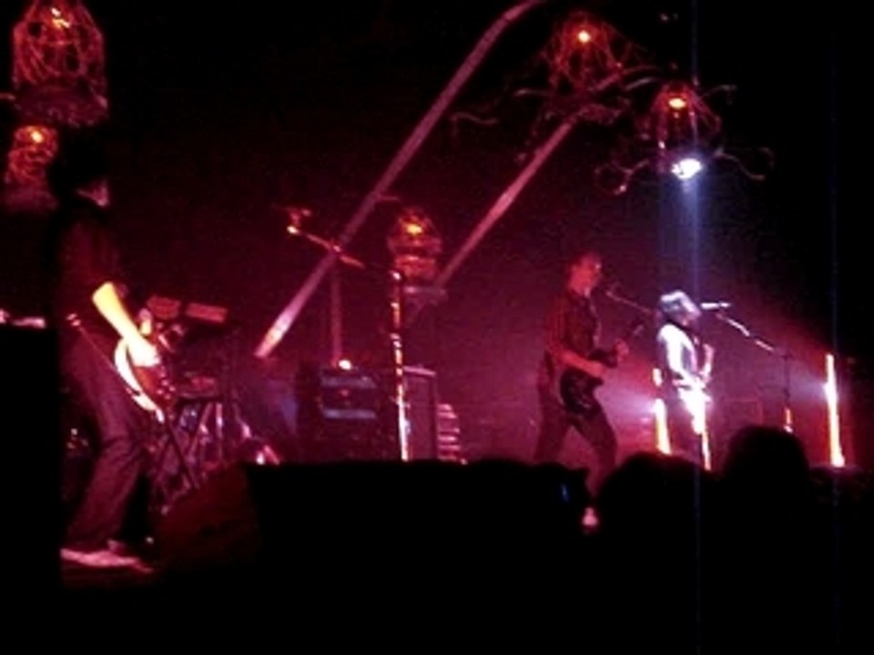 Queens Of The Stone Age - Go With The Flow