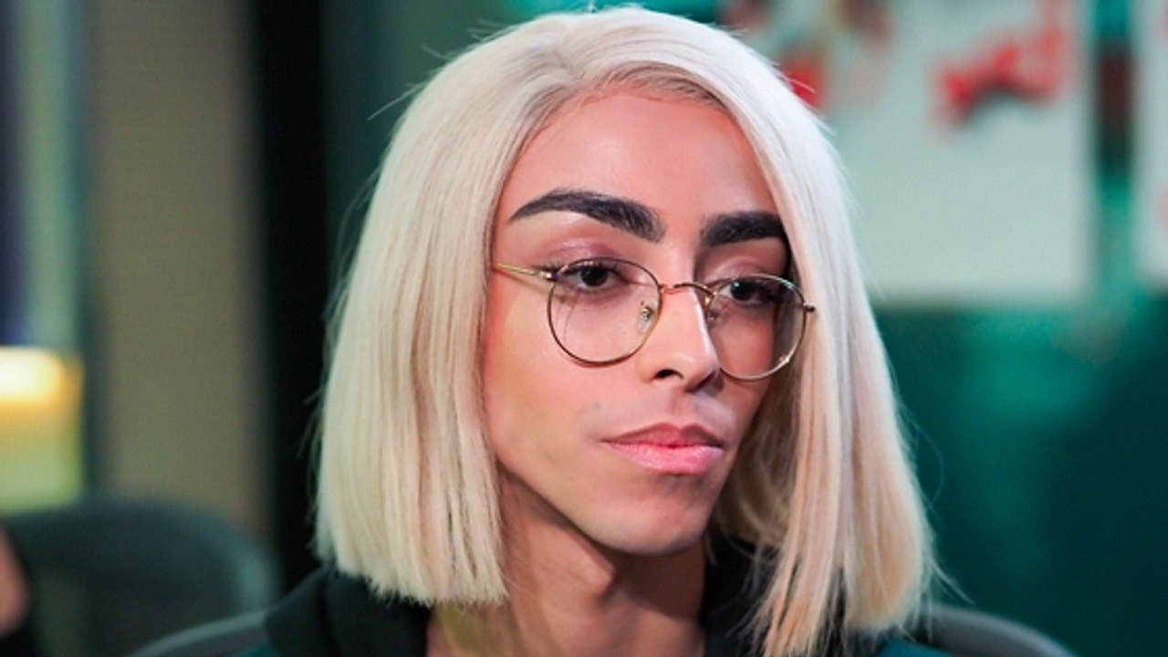 Midi Libre caricature Bilal Hassani la tête coincée dans une guillotine