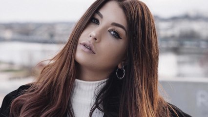 Enjoyphoenix : elle assume fièrement ses cicatrices d'acné sur les réseaux sociaux