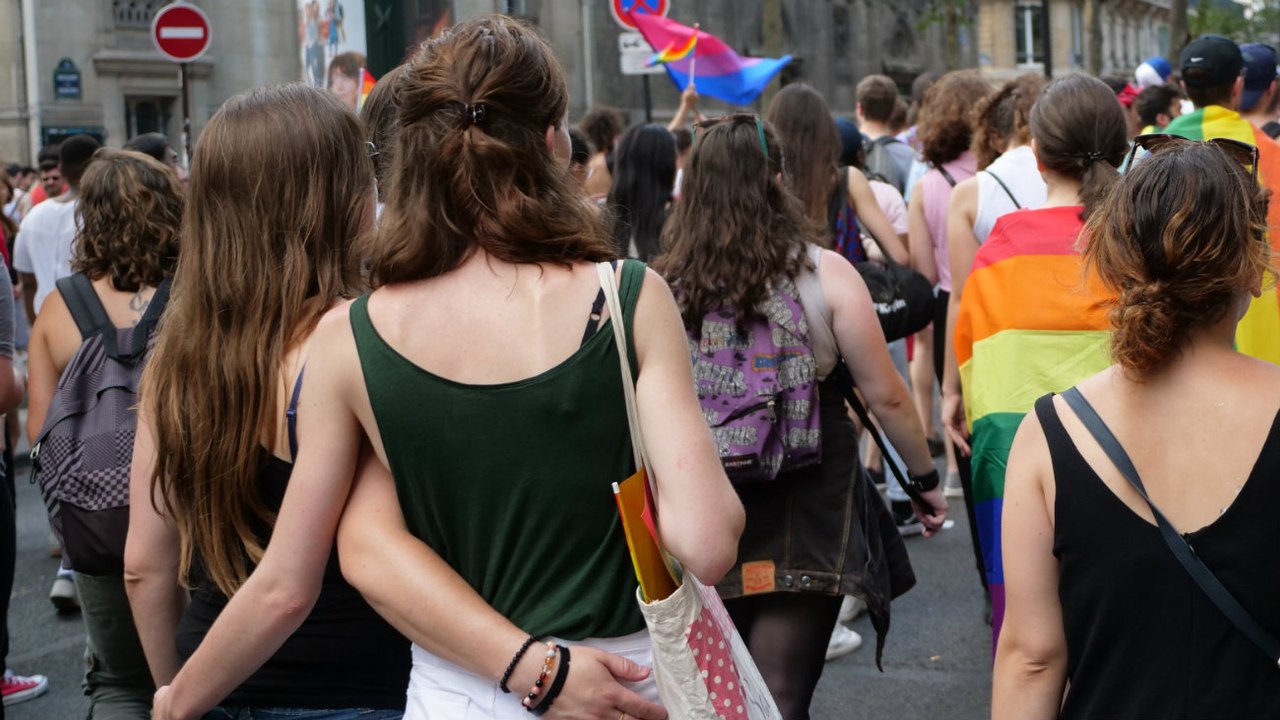 Insultes, agressions physiques, harcèlement : les actes haineux contre les lesbiennes explosent