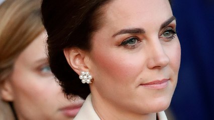 Kate Middleton ose le total look jaune et ça lui va à ravir (Vidéo)