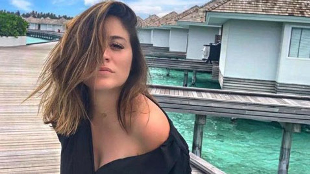 Fille ou garçon ? Enceinte, Anaïs Camizuli, sème le doute... (PHOTO)