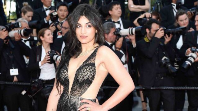 Festival de Cannes : Camélia Jordana prend position sur l'avortement en plein tapis rouge