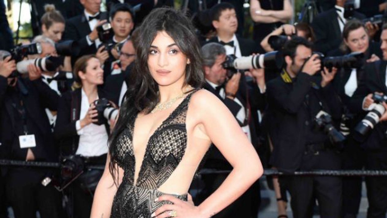 Festival de Cannes : Camélia Jordana prend position sur l'avortement en plein tapis rouge