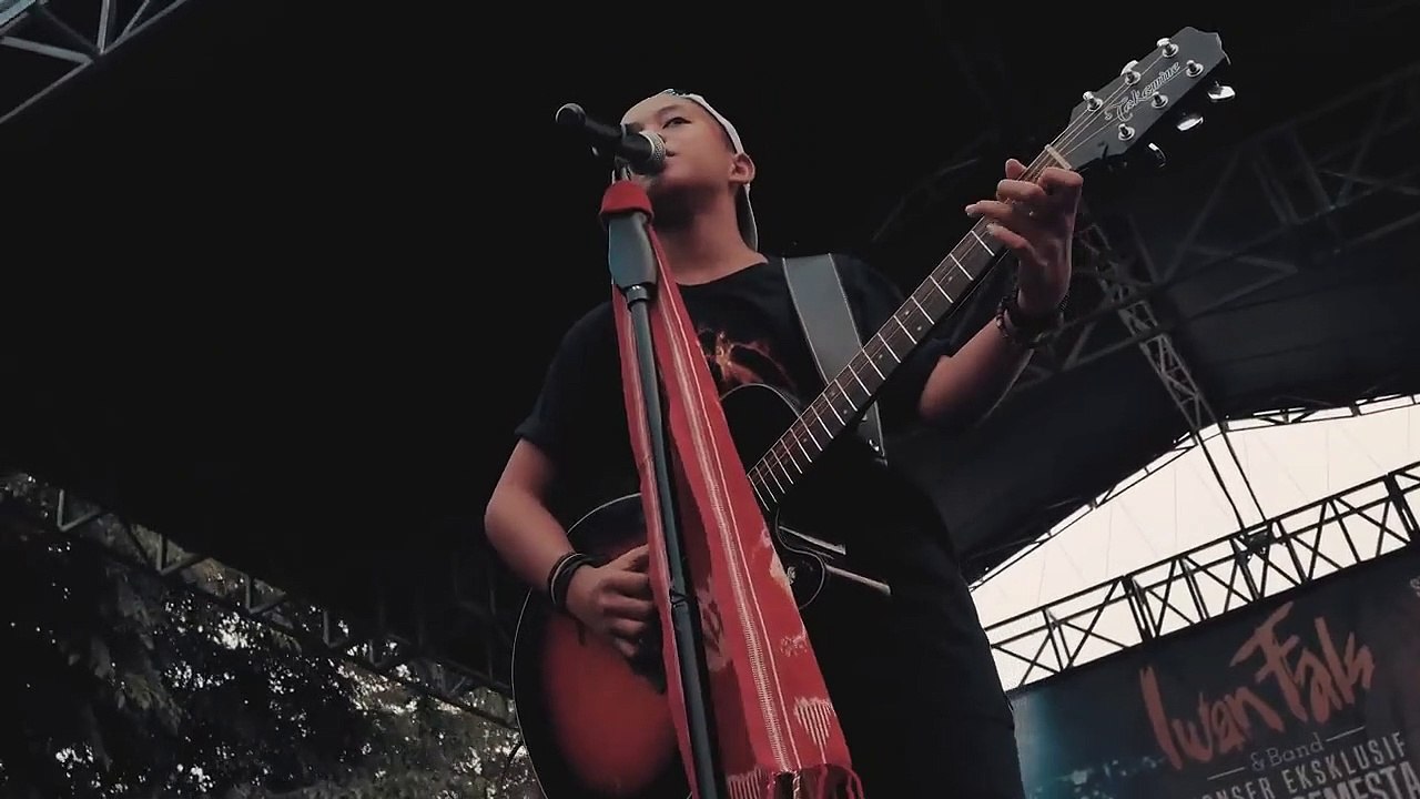 Danes Rabani - Ibu ( Iwan Fals Acoustic Live Cover )