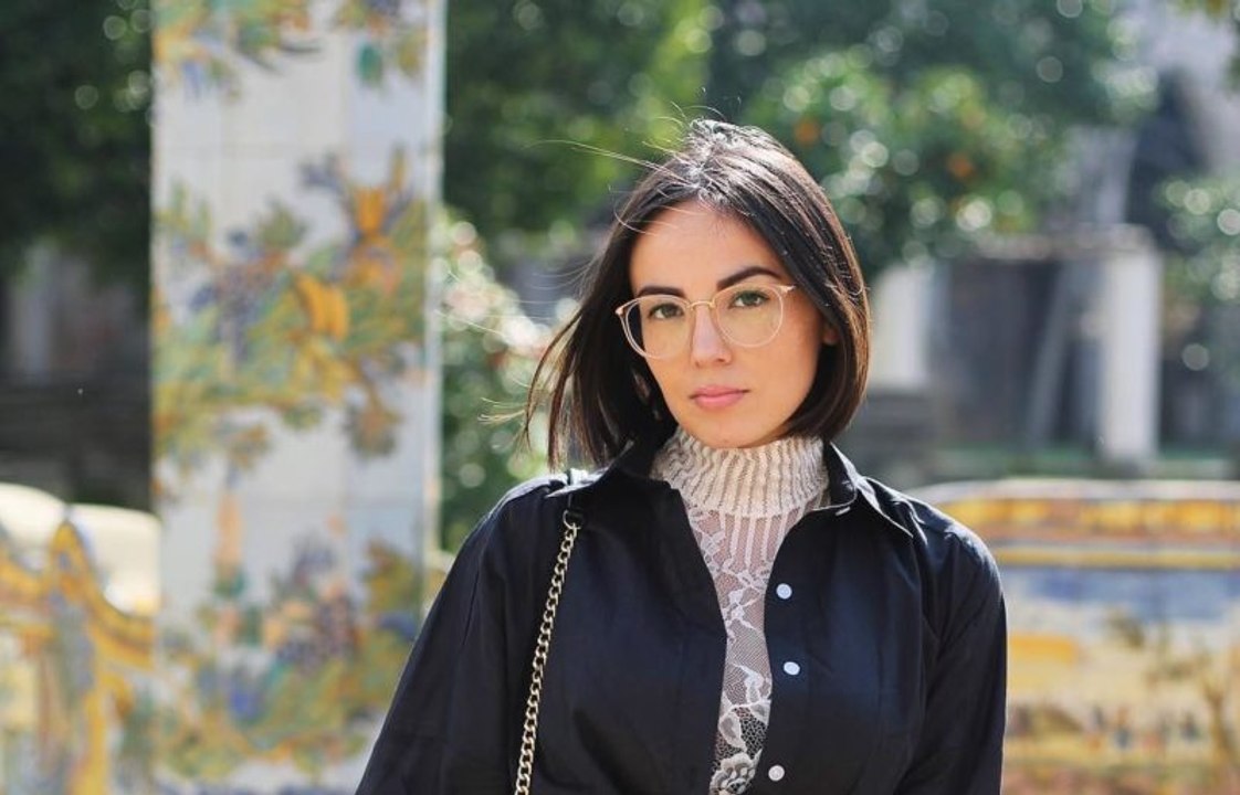 Agathe Auproux joue les mannequins pour une touriste
