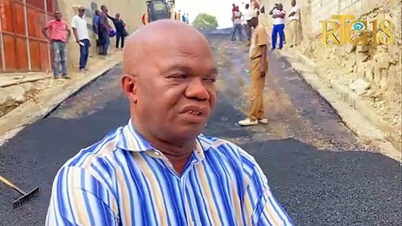 Direktè depatmantal lwès MTPTC a Raymond Aderson demare yon seri travay asfaltaj nan komin taba