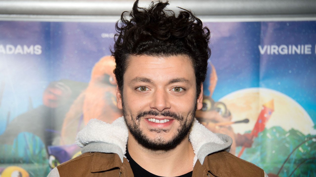 Kev Adams opte pour un changement capillaire radical !