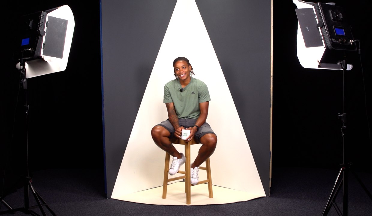 Des crampons à la caméra, le parcours d’Elodie Thomis dans le football féminin (INTERVIEW)