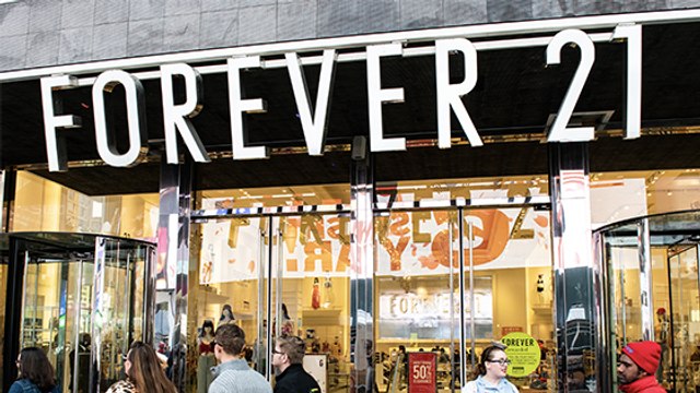 Ce magasin envoie des barres de régime dans les commandes grande taille de ses clientes