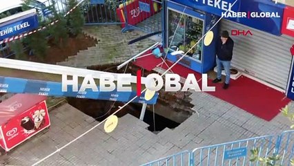 İstanbul Kadıköy’de 3 katlı binanın önünde çökme