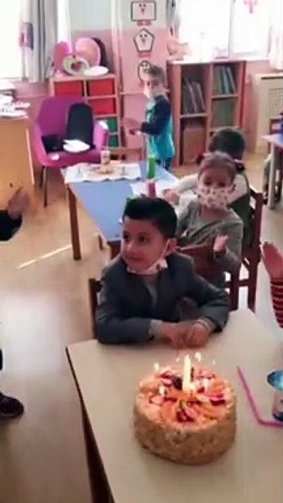 Öğrencisinin doğum günü videosunu paylaşan öğretmen