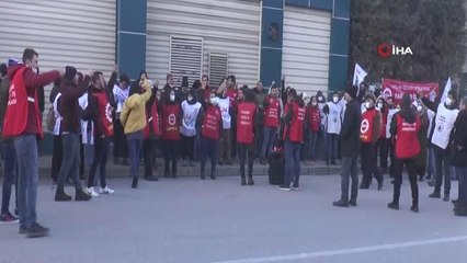 Fabrikada işçilerinden halaylı eylem