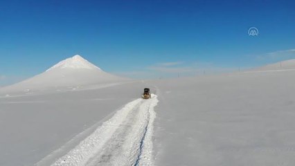 Sağlıkçıların "hayat kurtarma yolu"nu açan ekipler hastalara umut oluyor