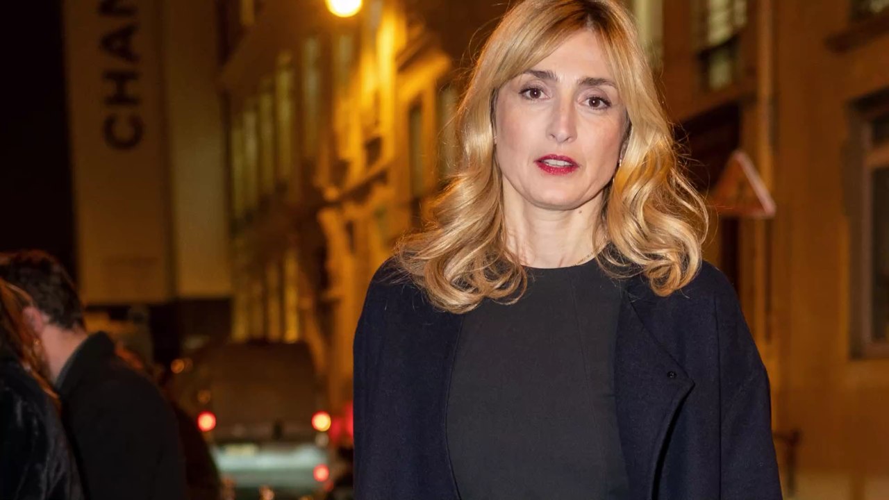 Julie Gayet trahie par François Hollande, un proche dévoile sa réaction