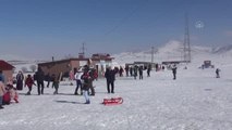 Yarıyıl tatili dolayısıyla kayak tesisleri yoğun ilgi görüyor