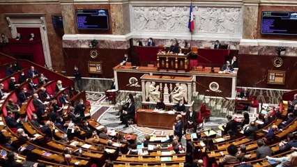 Covid-19 : Gabriel Attal s'emporte contre Kim Glow après ses propos complotistes