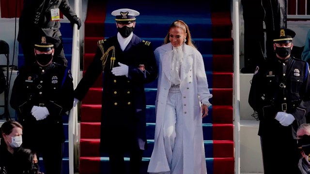 Jennifer Lopez ose le total look blanc lors de l'investiture de Joe Biden
