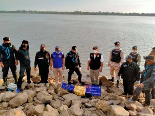 ทหารพราน สนธิกำลัง ยึดยาบ้า 112000 เม็ด ริมฝั่งโขงบ้านนาโพธิ์