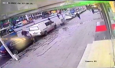 Şehir magandası trafikte tartıştığı kişinin dükkanını pompalı tüfekle bastı...O anlar kamerada