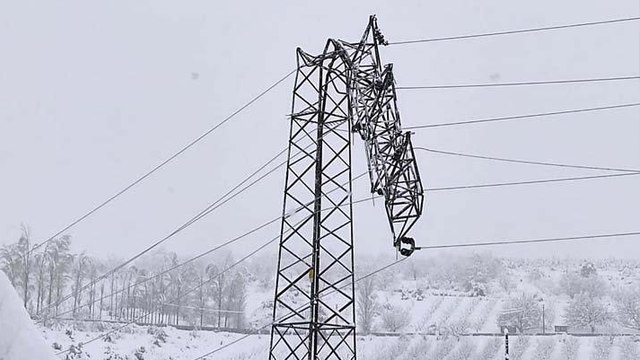 Isparta’da elektrik kesintisi isyan ettirdi