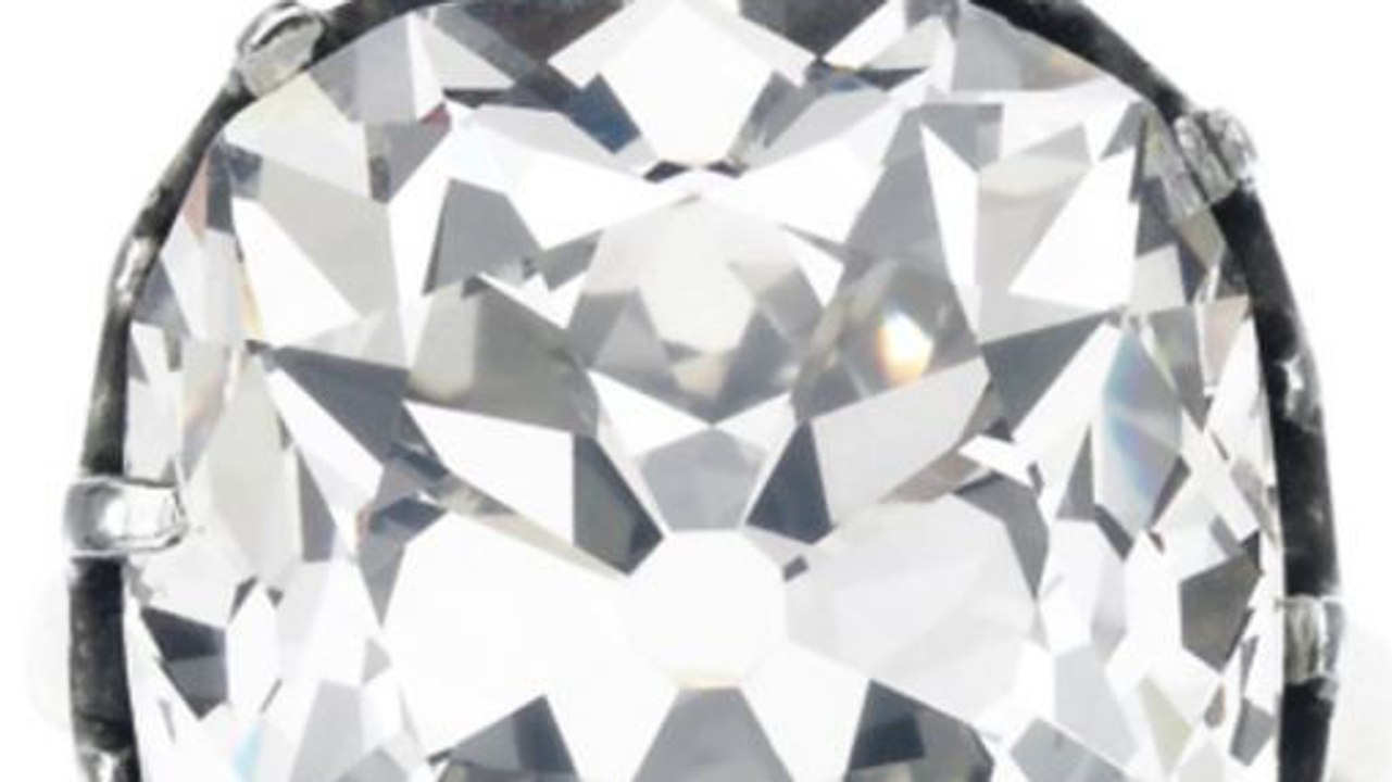 She Thought This Was Just A Piece Of Junk... Over 30 Years Later She Discovered The Shocking Truth