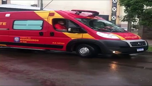 Forte colisão de trânsito em Cascavel deixa mulher ferida
