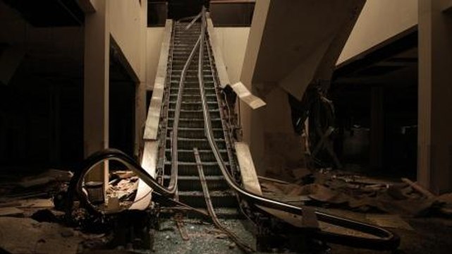 This Photographer Infiltrated An Abandoned Shopping Centre And What He Found Was Incredible