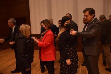 CHP İZMİR'DE 450 YENİ ÜYEYE ROZET